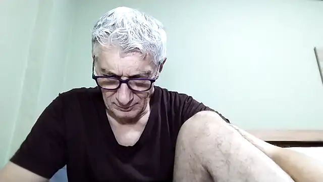 Snapshot of BIGUNCUTHARDCOCK chatting on 11-24-25, 02:00 BIGUNCUTHARDCOCK online show from 11-24-25, 02:00