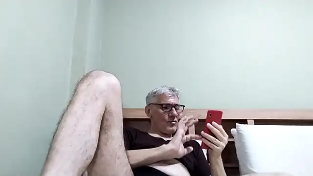 Snapshot of BIGUNCUTHARDCOCK chatting on 12-18-25, 01:28 BIGUNCUTHARDCOCK online show from 12-18-25, 01:28