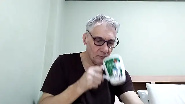 Snapshot of BIGUNCUTHARDCOCK chatting on 12-19-25, 01:45 BIGUNCUTHARDCOCK online show from 12-19-25, 01:45