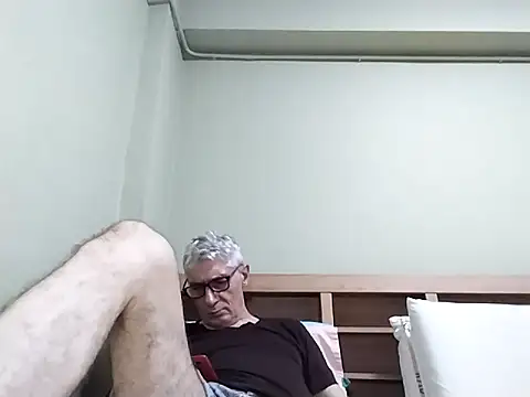 Snapshot of BIGUNCUTHARDCOCK chatting on 12-20-25, 02:24 BIGUNCUTHARDCOCK online show from 12-20-25, 02:24