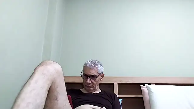 Snapshot of BIGUNCUTHARDCOCK chatting on 01-19-26, 02:59 BIGUNCUTHARDCOCK online show from 01-19-26, 02:59