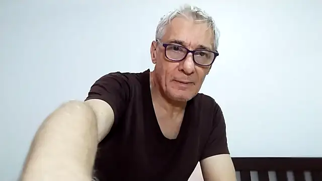 Snapshot of BIGUNCUTHARDCOCK chatting on 02-12-26, 02:06 BIGUNCUTHARDCOCK online show from 02-12-26, 02:06