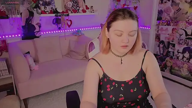 Snapshot of Unholy_Lady chatting on 02-15-26, 06:32 Unholy Lady online show from 02-15-26, 06:32