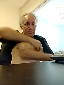 Snapshot of XXCUTHULU23 chatting on 10-19-25, 04:24 XXCUTHULU23 online show from 10-19-25, 04:24