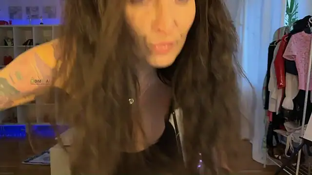 Snapshot of _AHHA_ chatting on 02-04-26, 10:43 AHHA online show from 02-04-26, 10:43