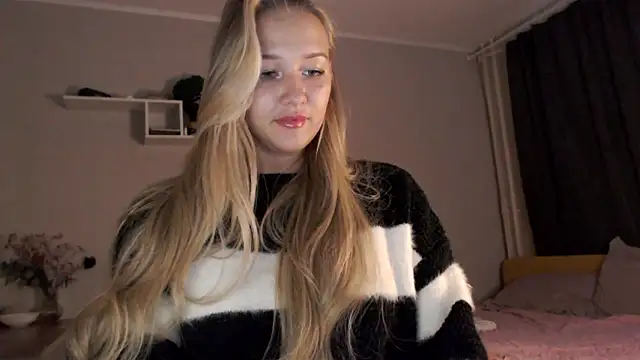 Snapshot of Milk_Bunny chatting on 12-15-24, 06:04 Milk Bunny online show from 12-15-24, 06:04