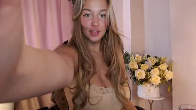 Snapshot of Milk_Bunny chatting on 02-12-25, 08:06 Milk Bunny online show from 02-12-25, 08:06