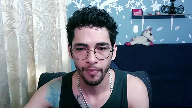 Snapshot of ponzothc chatting on 10-27-25, 09:19 ponzothc online show from 10-27-25, 09:19