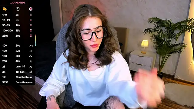 Snapshot of ashleyro1 chatting on 02-04-26, 01:28 ashleyro1 online show from 02-04-26, 01:28