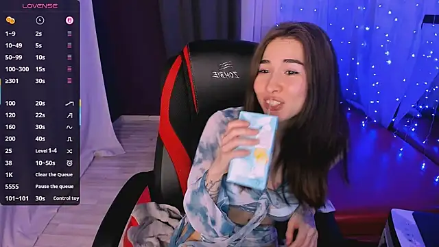 Snapshot of ashleyro1 chatting on 02-18-26, 01:18 ashleyro1 online show from 02-18-26, 01:18