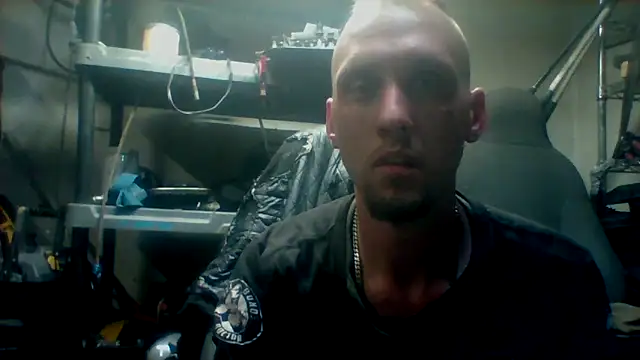 Snapshot of Aaronbp chatting on 10-31-25, 07:53 Aaronbp online show from 10-31-25, 07:53