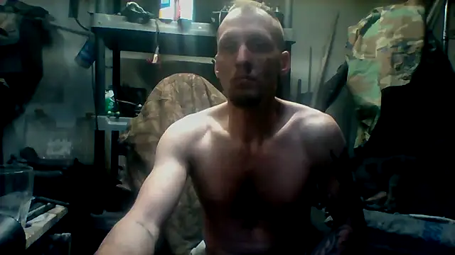 Snapshot of Aaronbp chatting on 11-16-25, 04:23 Aaronbp online show from 11-16-25, 04:23