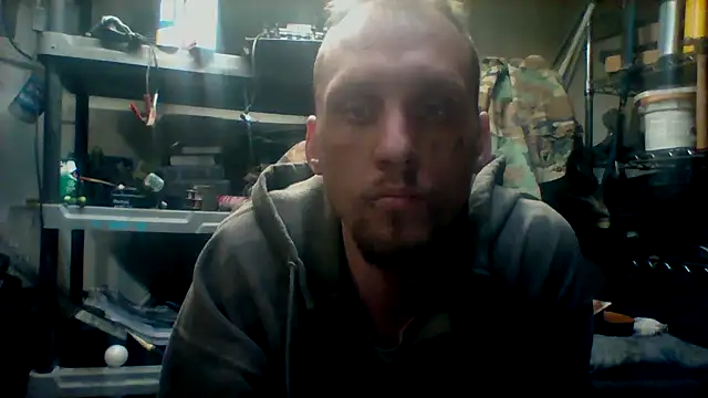 Snapshot of Aaronbp chatting on 11-17-25, 04:29 Aaronbp online show from 11-17-25, 04:29