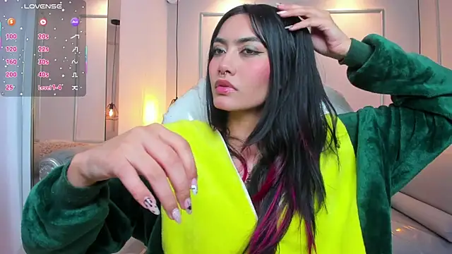 AzuraKindong online show from 10-16-25, 07:37