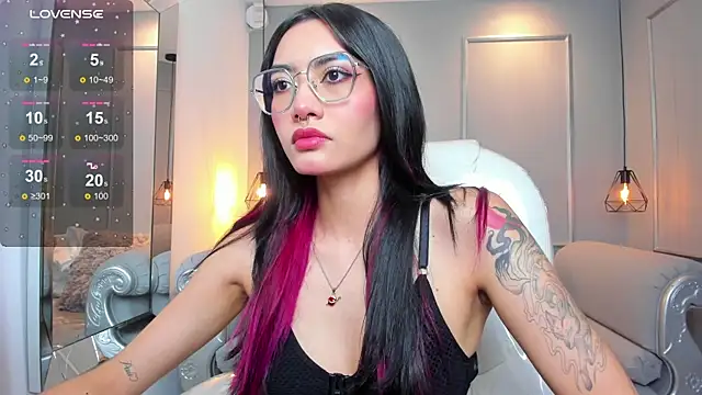 AzuraKindong online show from 11-25-25, 07:25