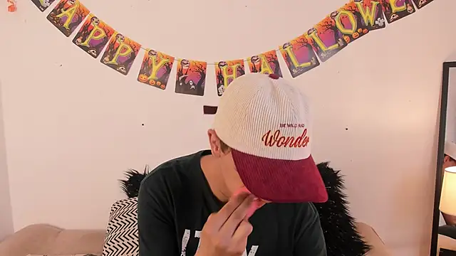 Tomy Rox online show from 10-27-25, 08:46