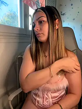 Snapshot of La_Nebulleuse-Nebulla chatting on 11-11-25, 02:06 La Nebulleuse-Nebulla online show from 11-11-25, 02:06