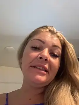 GabyHofstede online show from 10-19-25, 09:15