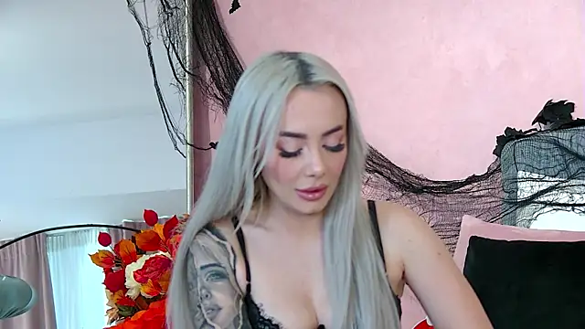 Snapshot of FrancescaMcGray chatting on 10-30-25, 08:27 FrancescaMcGray online show from 10-30-25, 08:27