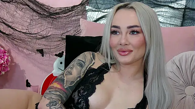 Snapshot of FrancescaMcGray chatting on 11-02-25, 09:11 FrancescaMcGray online show from 11-02-25, 09:11