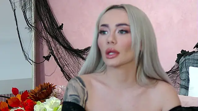 Snapshot of FrancescaMcGray chatting on 11-04-25, 08:02 FrancescaMcGray online show from 11-04-25, 08:02