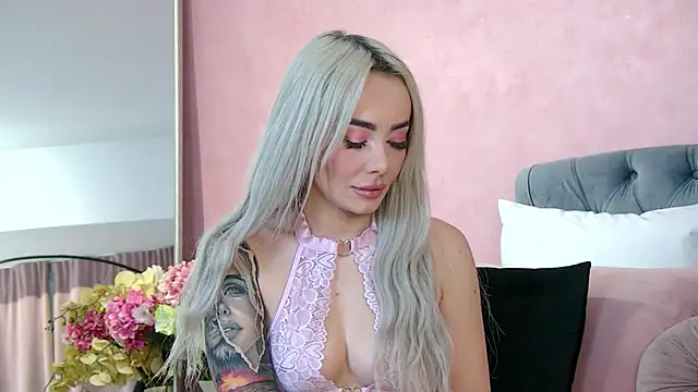 Snapshot of FrancescaMcGray chatting on 11-11-25, 08:36 FrancescaMcGray online show from 11-11-25, 08:36