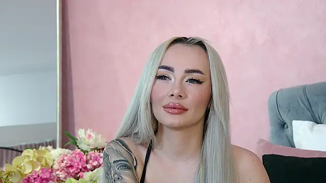 Snapshot of FrancescaMcGray chatting on 11-13-25, 07:40 FrancescaMcGray online show from 11-13-25, 07:40