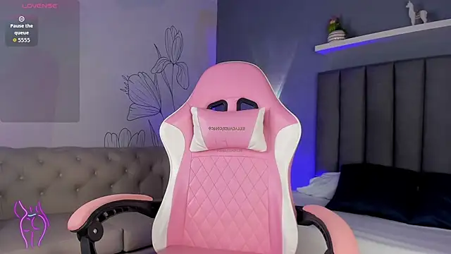 Snapshot of atenea_jones chatting on 10-23-25, 08:40 atenea jones online show from 10-23-25, 08:40