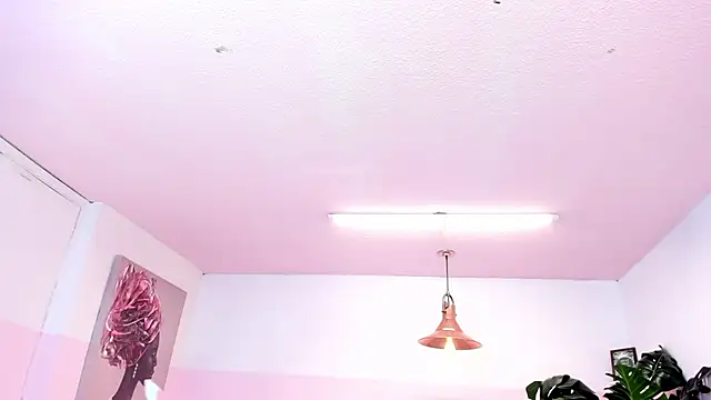 Snapshot of Red_lady chatting on 02-19-25, 04:01 Red lady online show from 02-19-25, 04:01