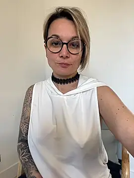 Snapshot of marinella07 chatting on 03-18-25, 12:14 marinella07 online show from 03-18-25, 12:14