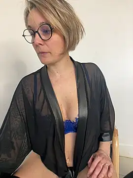 Snapshot of marinella07 chatting on 03-21-25, 12:28 marinella07 online show from 03-21-25, 12:28
