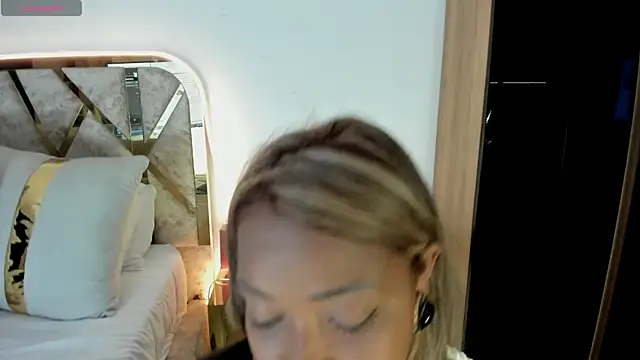 Snapshot of Jadee_j chatting on 09-15-25, 08:53 Jadee j online show from 09-15-25, 08:53