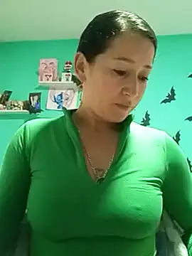 Snapshot of emilypoppy3 chatting on 12-13-24, 02:49 emilypoppy3 online show from 12-13-24, 02:49