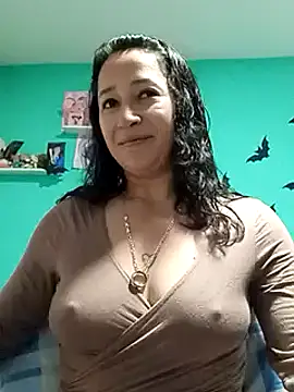 Snapshot of emilypoppy3 chatting on 12-18-24, 01:34 emilypoppy3 online show from 12-18-24, 01:34