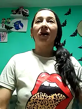 Snapshot of emilypoppy3 chatting on 01-28-25, 08:04 emilypoppy3 online show from 01-28-25, 08:04