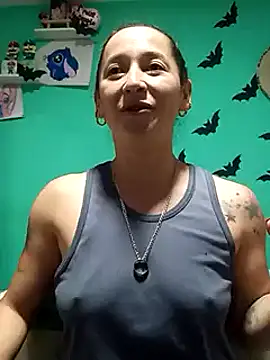 Snapshot of emilypoppy3 chatting on 02-11-25, 03:40 emilypoppy3 online show from 02-11-25, 03:40