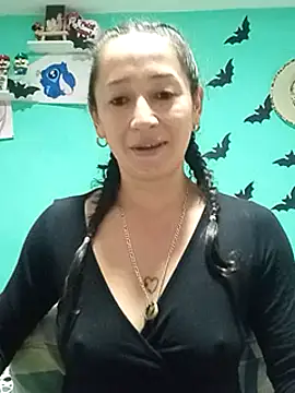 Snapshot of emilypoppy3 chatting on 02-13-25, 04:50 emilypoppy3 online show from 02-13-25, 04:50