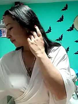 Snapshot of emilypoppy3 chatting on 02-19-25, 03:06 emilypoppy3 online show from 02-19-25, 03:06