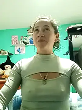 Snapshot of emilypoppy3 chatting on 03-04-25, 10:49 emilypoppy3 online show from 03-04-25, 10:49