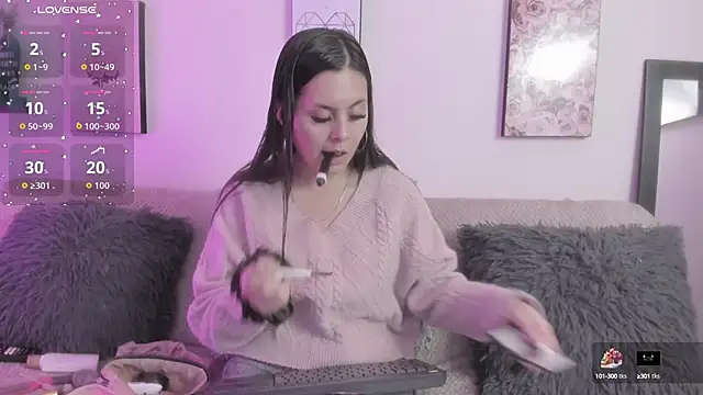 Snapshot of Murieel_69 chatting on 10-14-25, 10:10 Murieel 69 online show from 10-14-25, 10:10