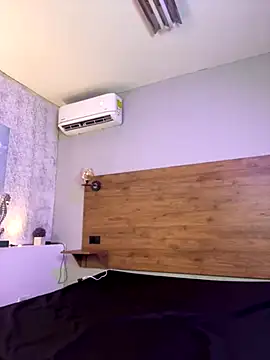 Snapshot of DeboraEvans chatting on 10-21-25, 06:41 DeboraEvans online show from 10-21-25, 06:41