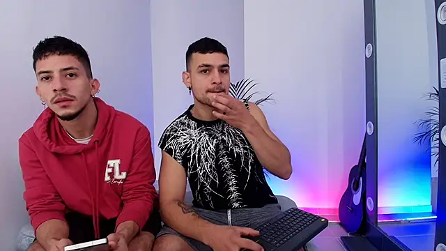 Snapshot of Aron-santoro chatting on 11-14-25, 01:54 Aron-santoro online show from 11-14-25, 01:54