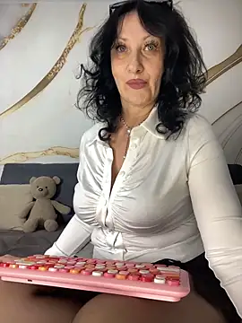 Katie-n online show from 10-29-25, 06:48