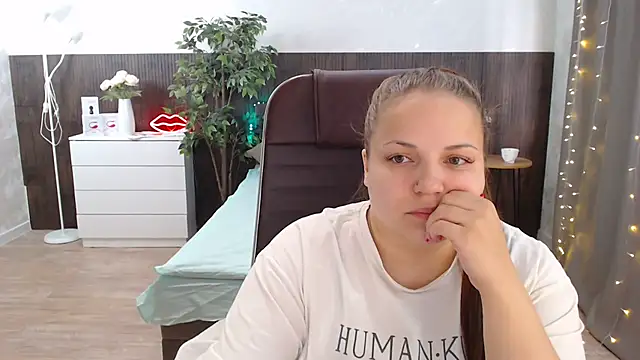 Crazyy girl  online show from 03-02-25, 08:27