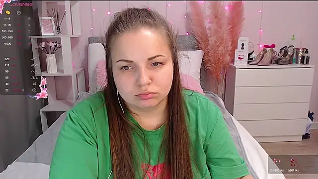 Crazyy girl  online show from 03-18-25, 04:15