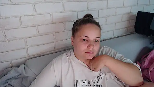 Crazyy girl  online show from 09-21-25, 03:46