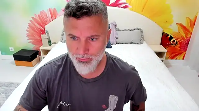 BlowMyXXL online show from 11-18-25, 04:22