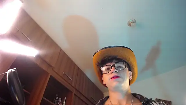 Snapshot of marckalexis chatting on 10-23-25, 10:58 marckalexis online show from 10-23-25, 10:58