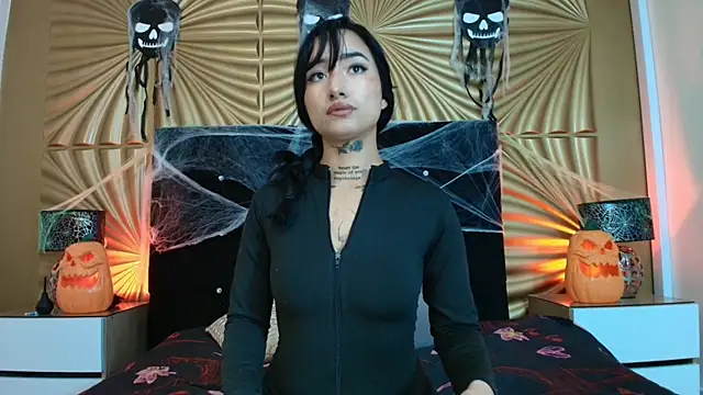 emmily keller19 online show from 10-17-25, 01:35