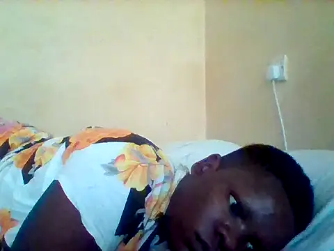 Snapshot of prittylorah15 chatting on 10-30-25, 06:37 prittylorah15 online show from 10-30-25, 06:37